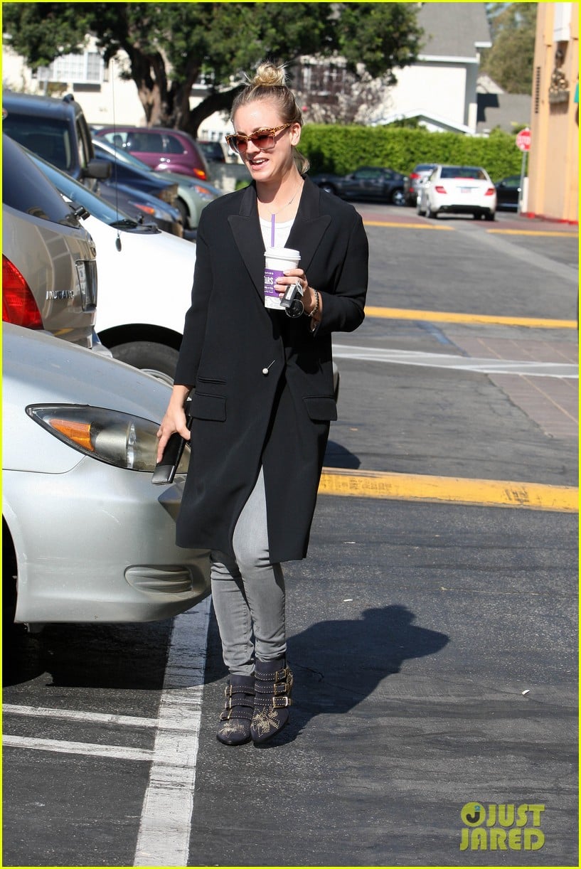 Kaley Cuoco Remembers TV Dad John Ritter Ten Years After Death Photo