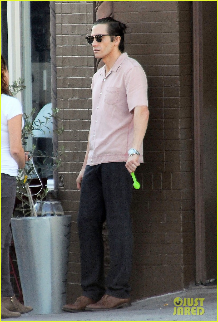 Jake Gyllenhaal Wears Hair In Tiny Bun On Nightcrawler Set