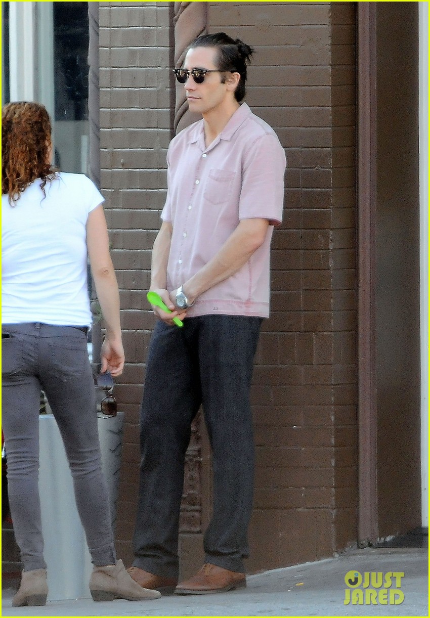 Jake Gyllenhaal Wears Hair In Tiny Bun On Nightcrawler Set