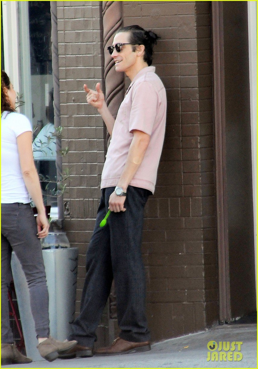 Jake Gyllenhaal Wears Hair In Tiny Bun On Nightcrawler Set