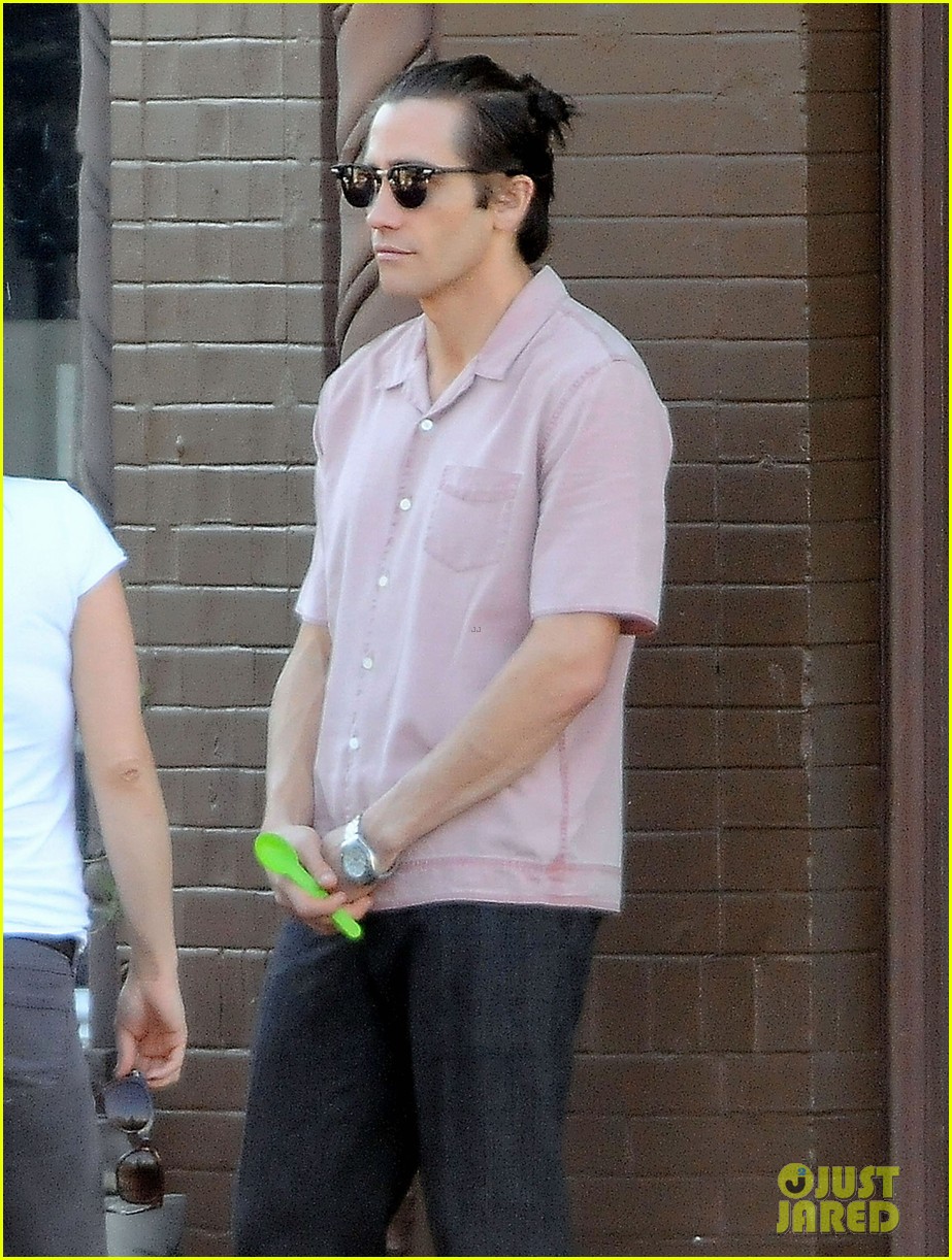 Jake Gyllenhaal Wears Hair In Tiny Bun On Nightcrawler Set