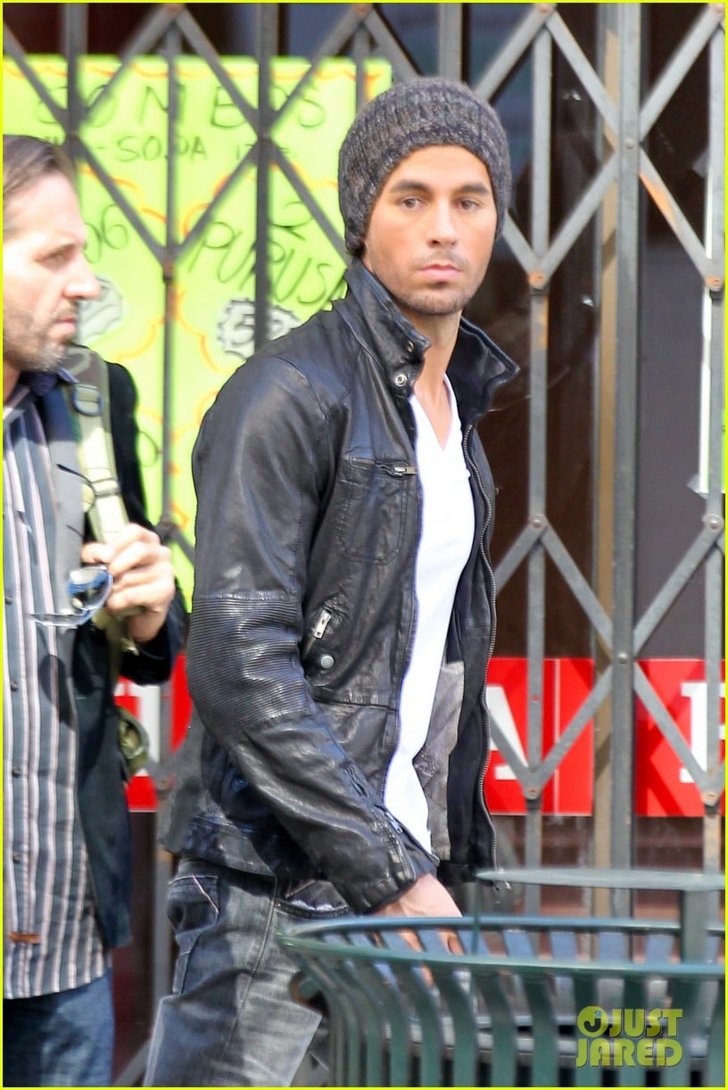 Enrique Iglesias Leather Jacket Cool for 'Heart Attack' Video! Photo