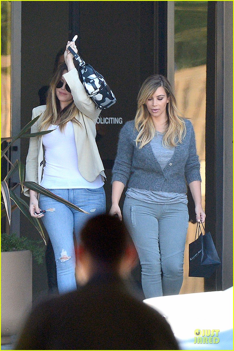 Kim Kardashian: Happy Meeting with Kourtney & Khloe!: Photo 2968555