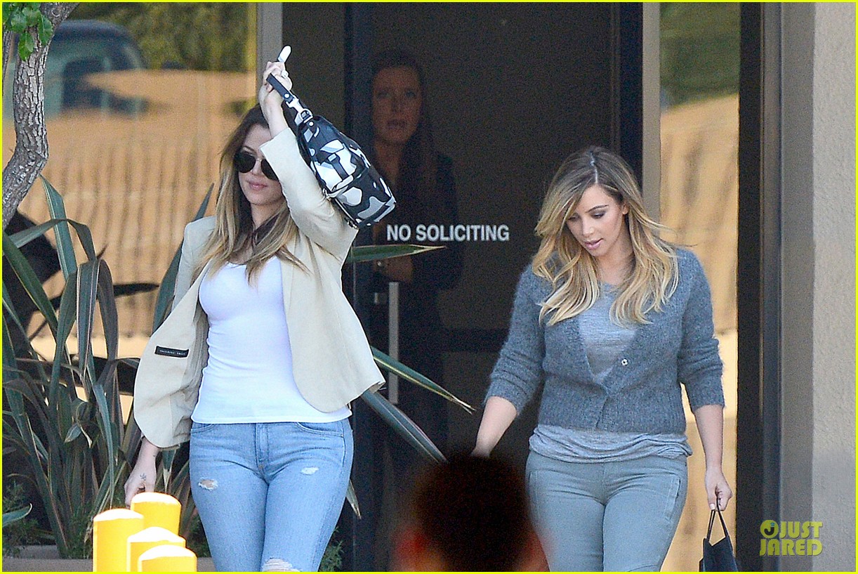 Kim Kardashian: Happy Meeting with Kourtney & Khloe!: Photo 2968557