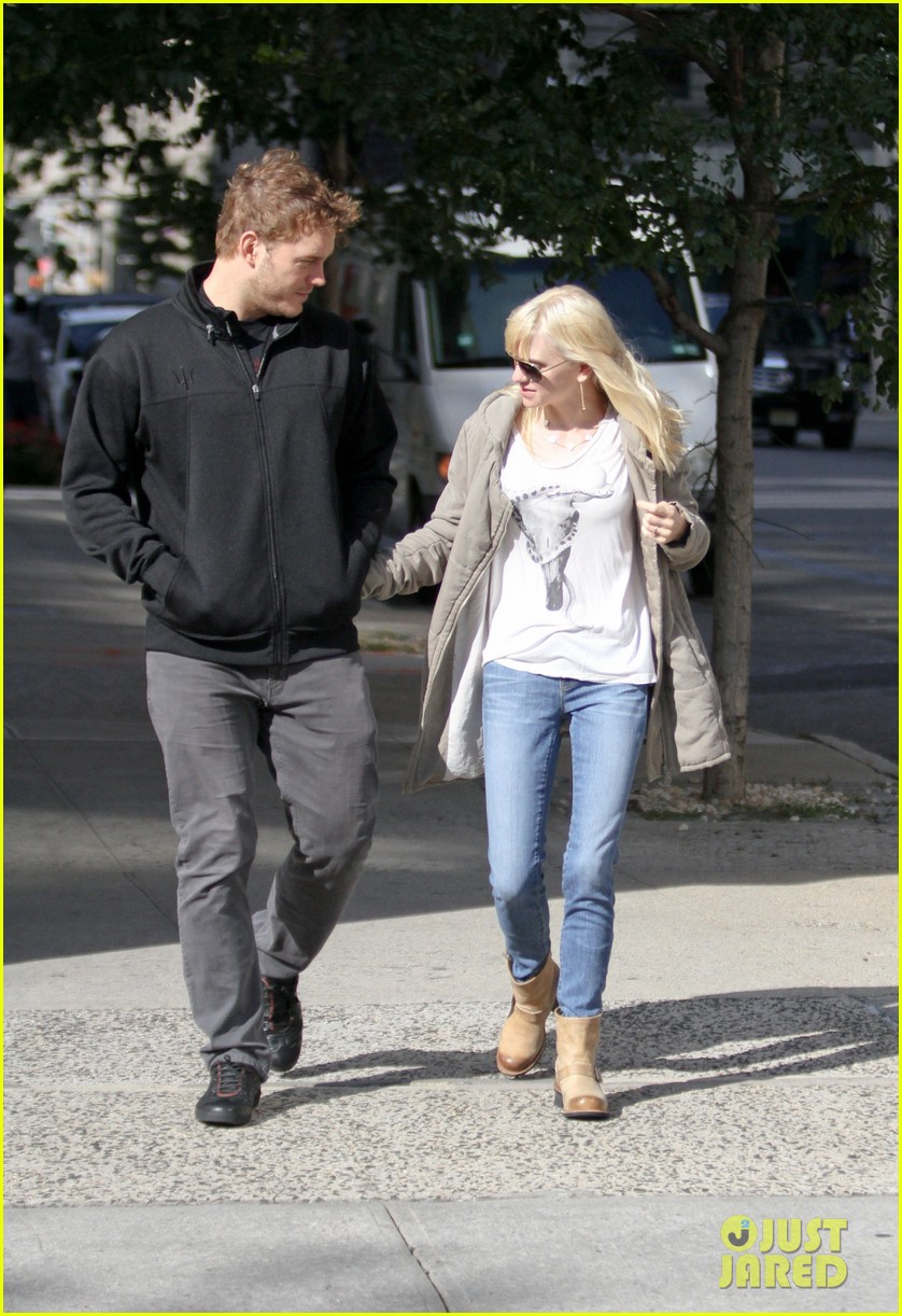Chris Pratt Walks with Anna Faris, Tweets Thanks for 'Guardians': Photo 2972313 | Anna Faris ...