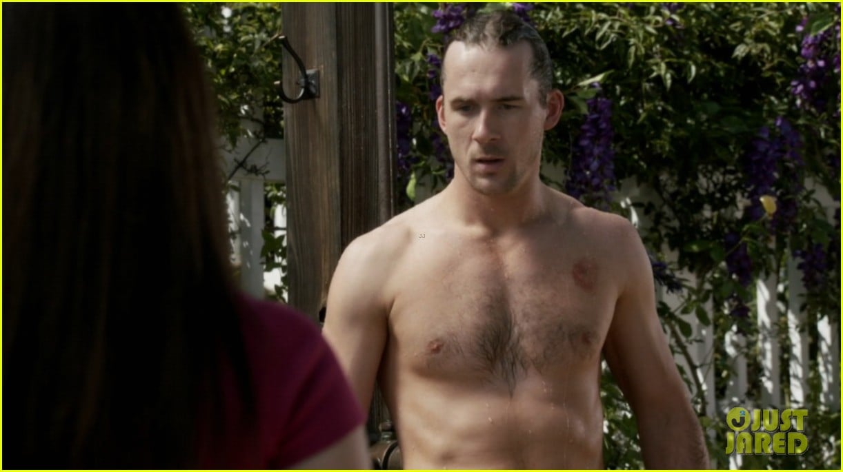 Nick Wechsler & Barry Sloane: Revenge's Shirtless Studs!: Photo 2981636