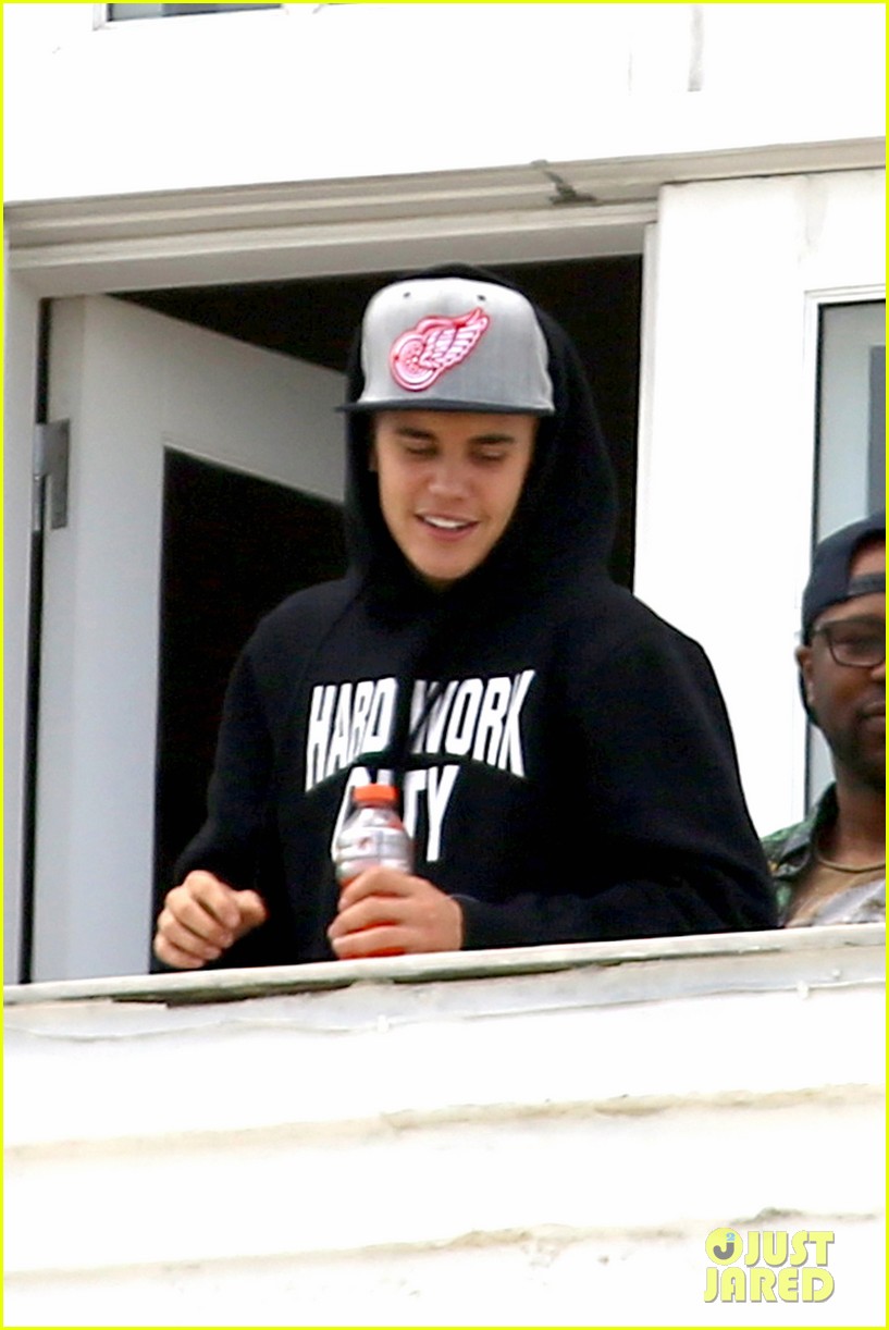 Justin Bieber Greets Brazilian Fans: Photo 2985176 | Justin Bieber