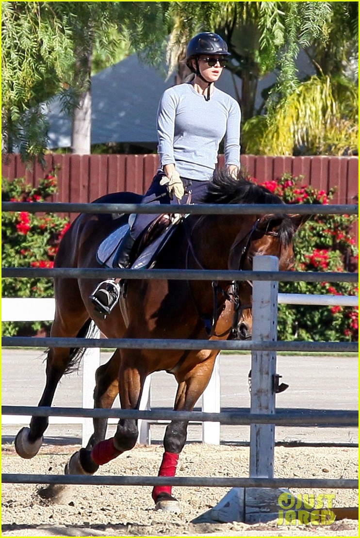 kaley cuoco wells fargo commerc...