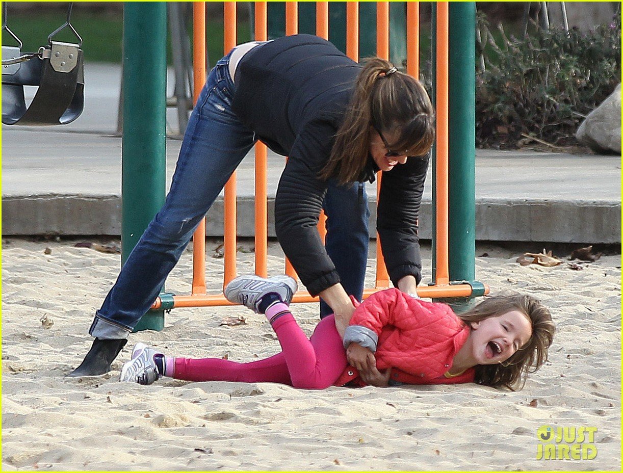 Jennifer Garner & Ben Affleck: Sunday Park Day with the Kids!: Photo