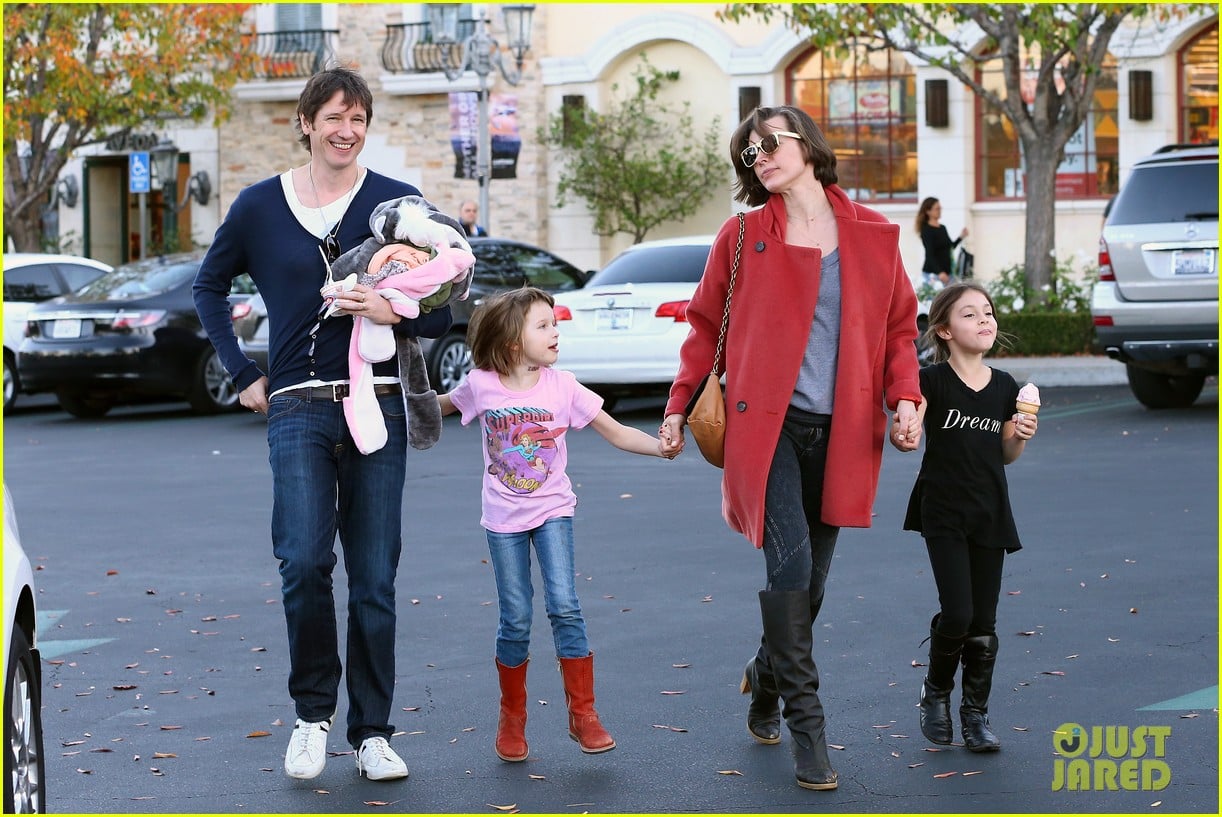 Milla Jovovich & Paul W.S. Anderson Enjoy Lunch with Ever!: Photo 3002886 | Celebrity ...1222 x 817