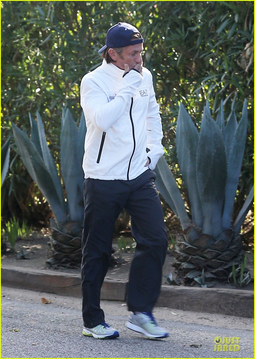 Sean Penn Joins Instagram During Haiti Trip! Photo 3010258 Sean Penn