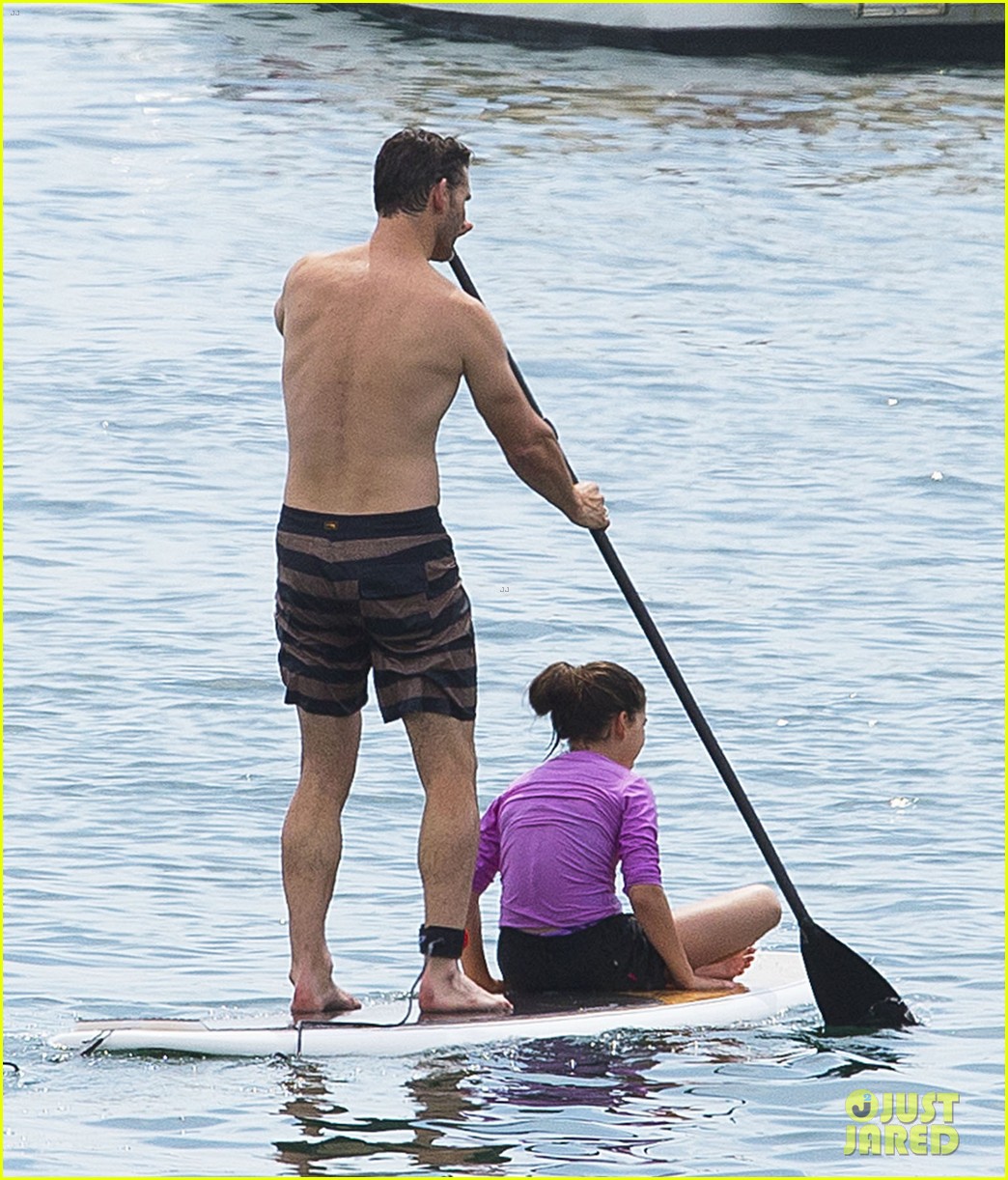 Eric Bana Shows Off Buff Shirtless Body in Melbourne! Photo 3021592