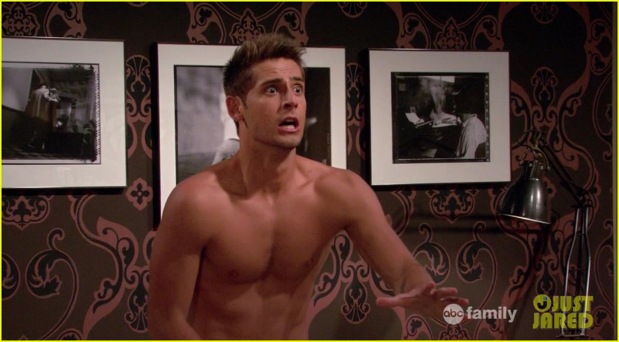 Matt Dallas Goes Shirtless for 'Baby Daddy' - See the Hot Pics!: Photo