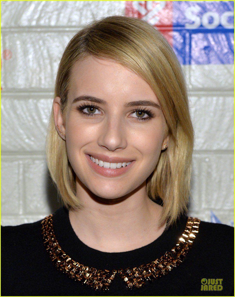 Anna Kendrick & Emma Roberts: All Legs at Stand Up to Cancer Event