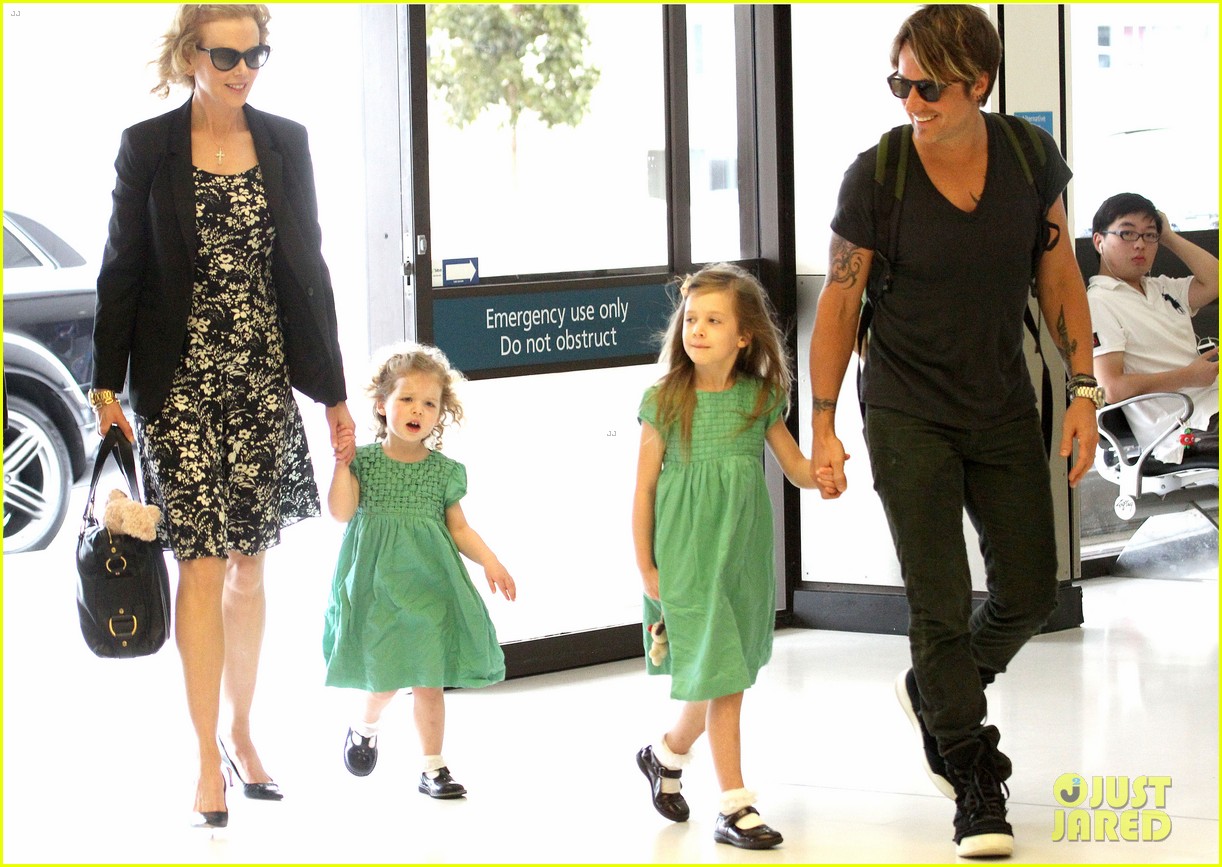 Nicole Kidman & Keith Urban Fly Out of Sydney with the Girls!: Photo