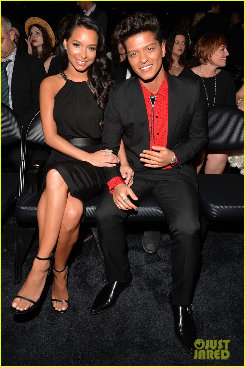 Bruno Mars Thanks Girlfriend Jessica Caban at Grammys 2014! Photo