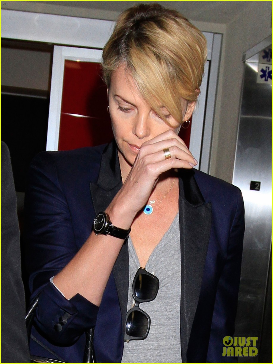 Charlize Theron Amanda Seyfried Million Ways To Die In The