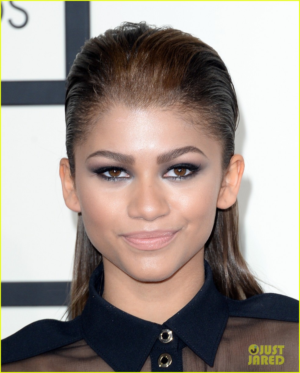 Zendaya Roshon Fegan Grammys 2014 Red Carpet Photo 3041504