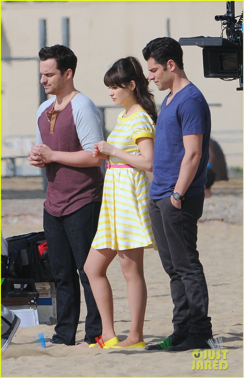 Zooey Deschanel Films 'New Girl' Beach Scenes with the Cast Photo