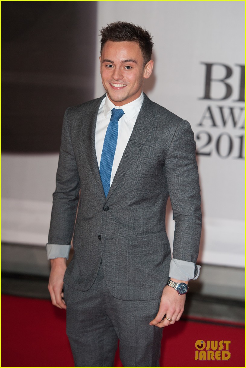 tom daley brit awards 2014 red carpet 03