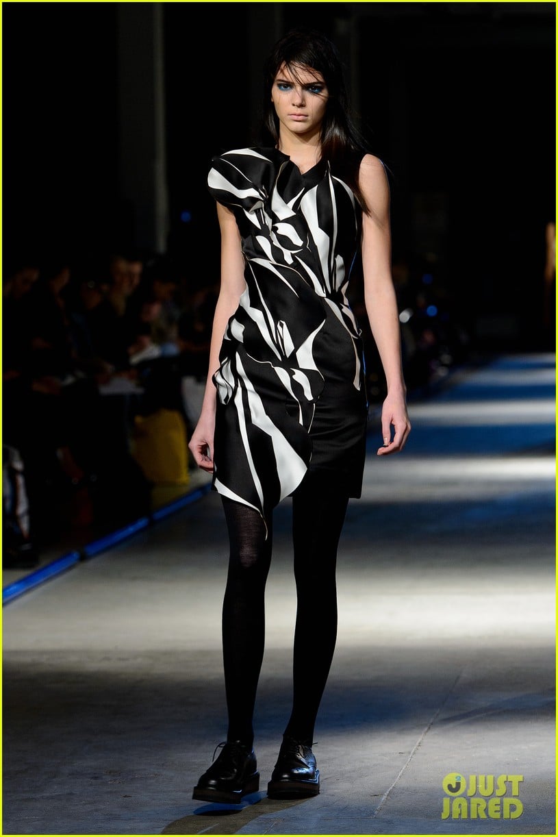Cara Delevingne & Kendall Jenner Walk Runway at Giles Show!: Photo