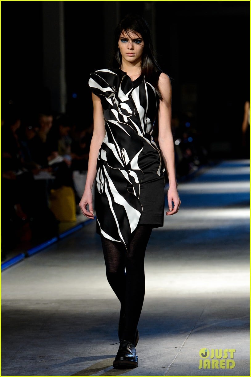 Cara Delevingne & Kendall Jenner Walk Runway at Giles Show!: Photo