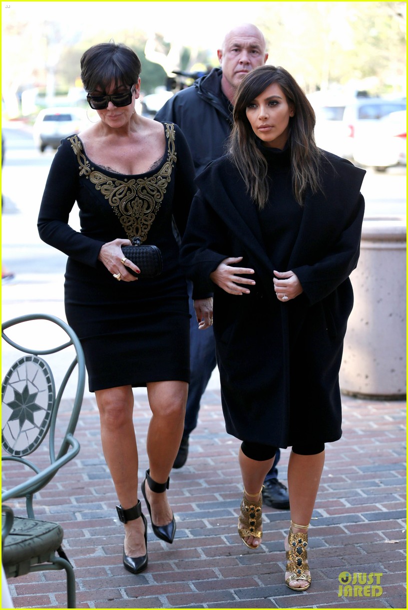 Kim Kardashian: Restaurant Filming with Mom Kris Jenner & Sister Khloe