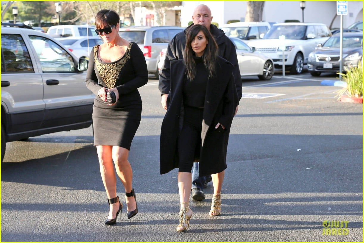 Kim Kardashian: Restaurant Filming with Mom Kris Jenner & Sister Khloe