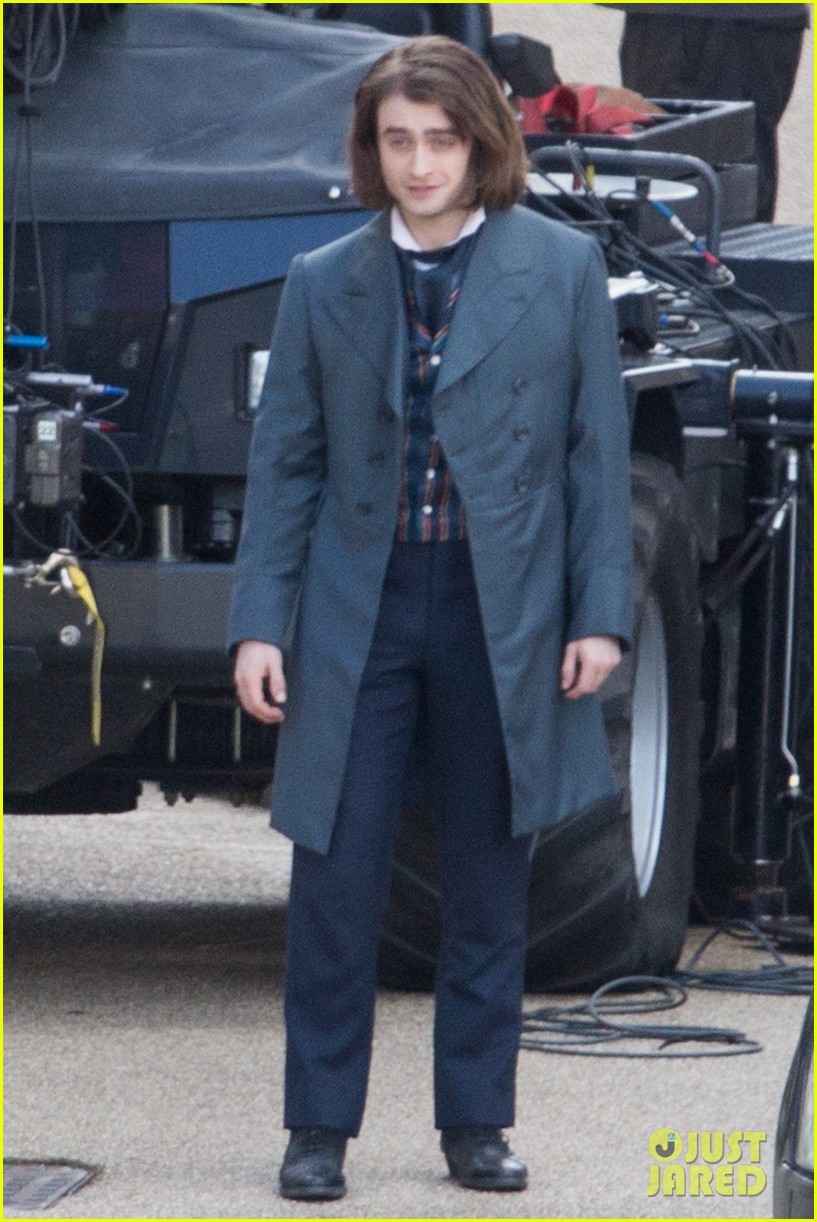 Daniel Radcliffe S Long Hair Reminds Us Of Sirius Black Photo