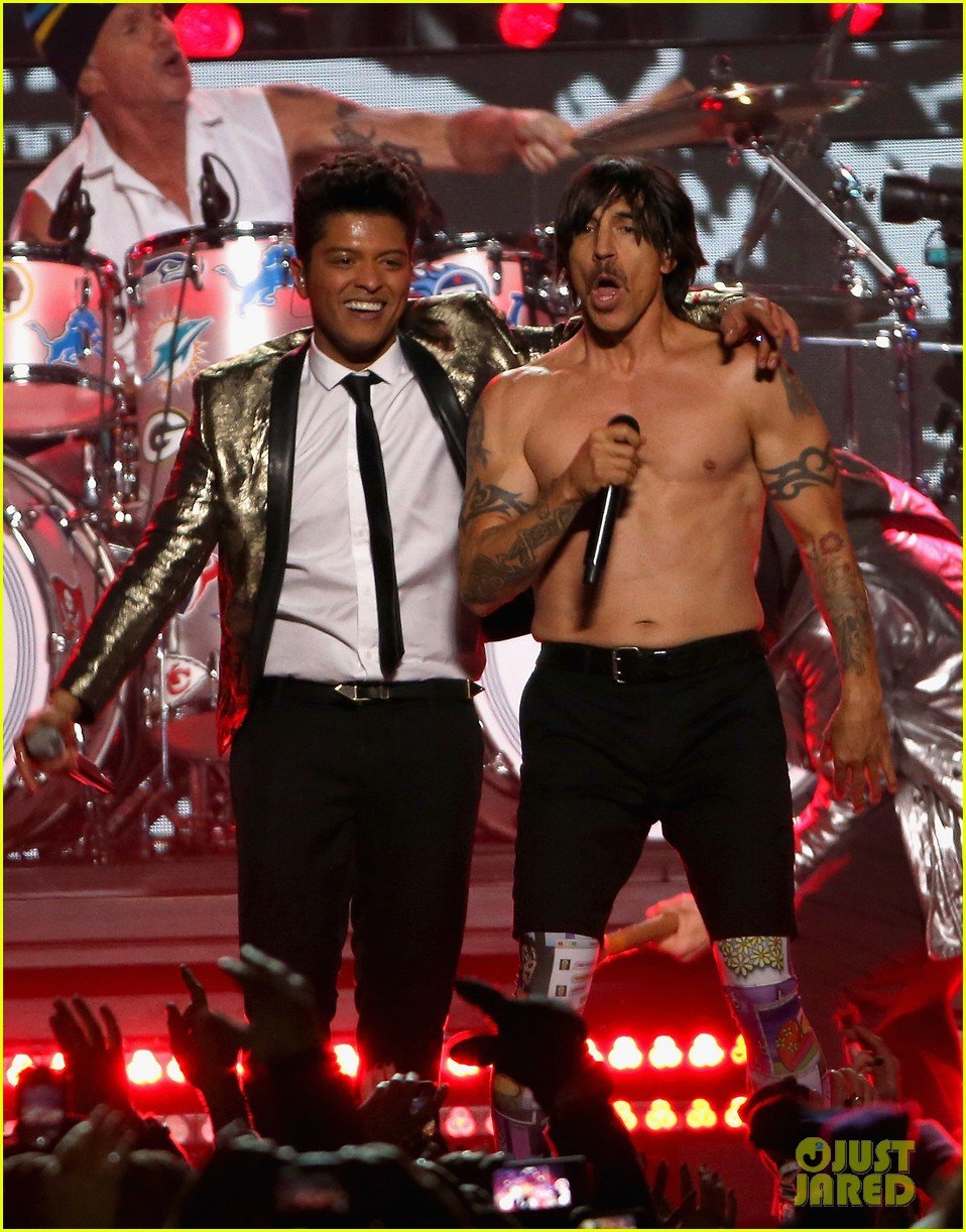 Red Hot Chili Peppers Super Bowl Halftime Show 2014 (VIDEO) Photo