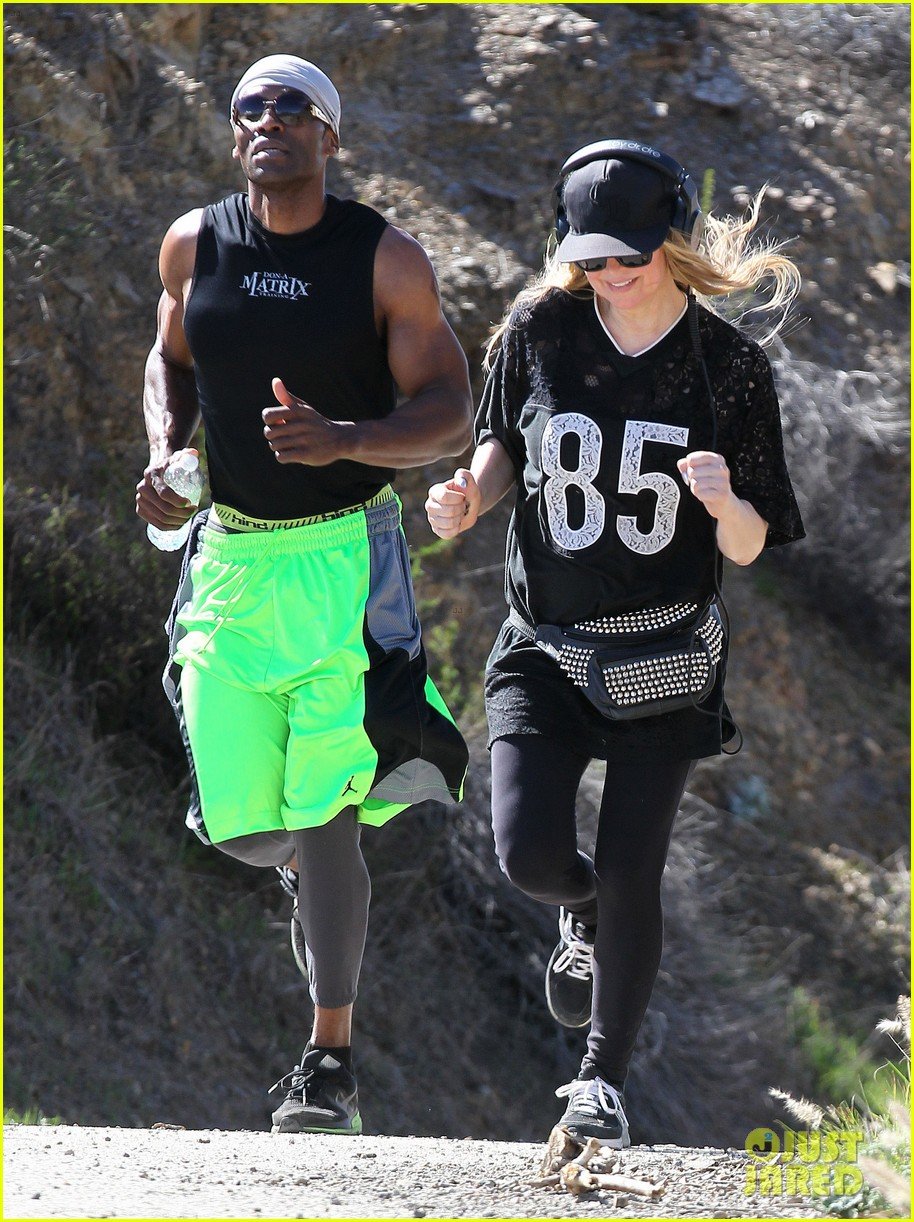 Fergie Rocks �Mademoiselle� Jersey for Sunday Workout