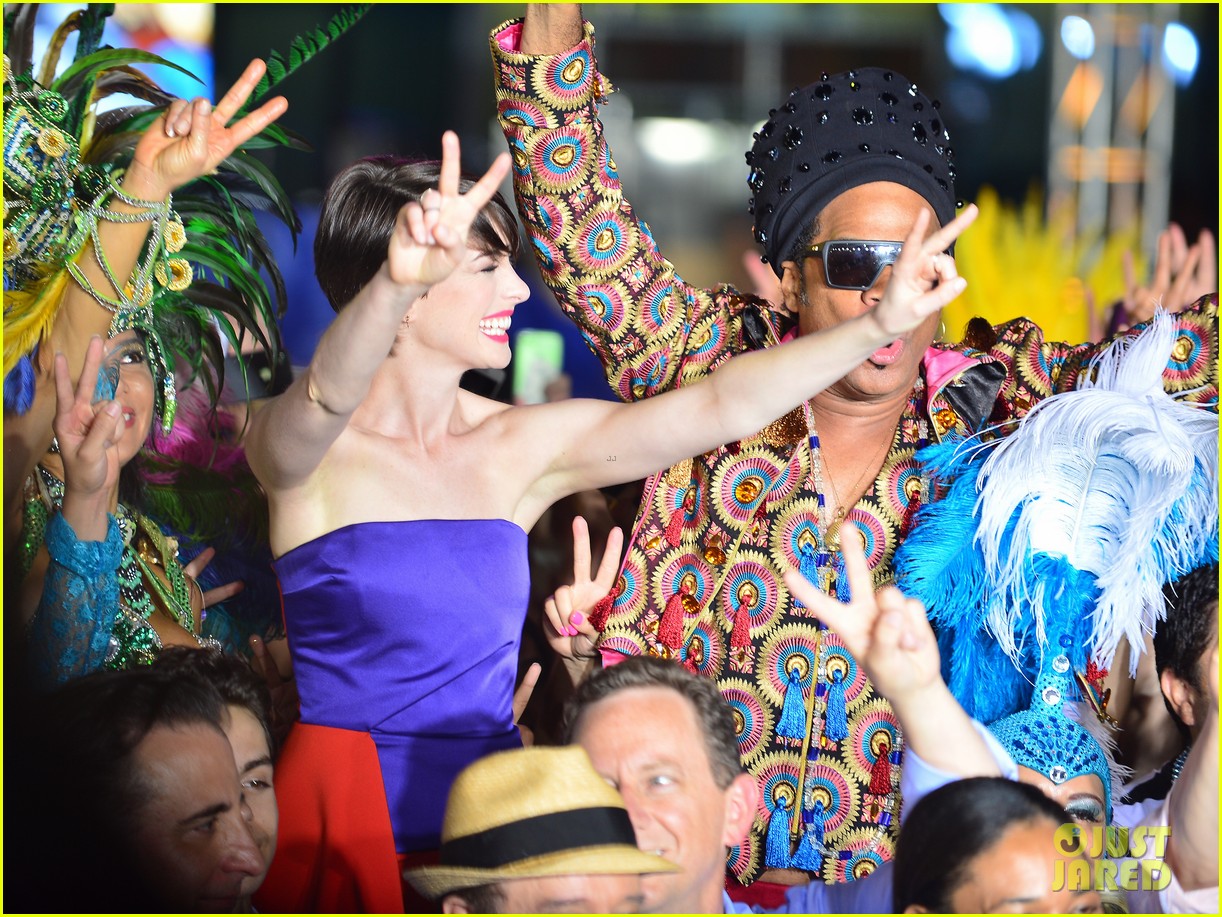 Anne Hathaway &amp; Kristin Chenoweth Take Over Miami for �Rio