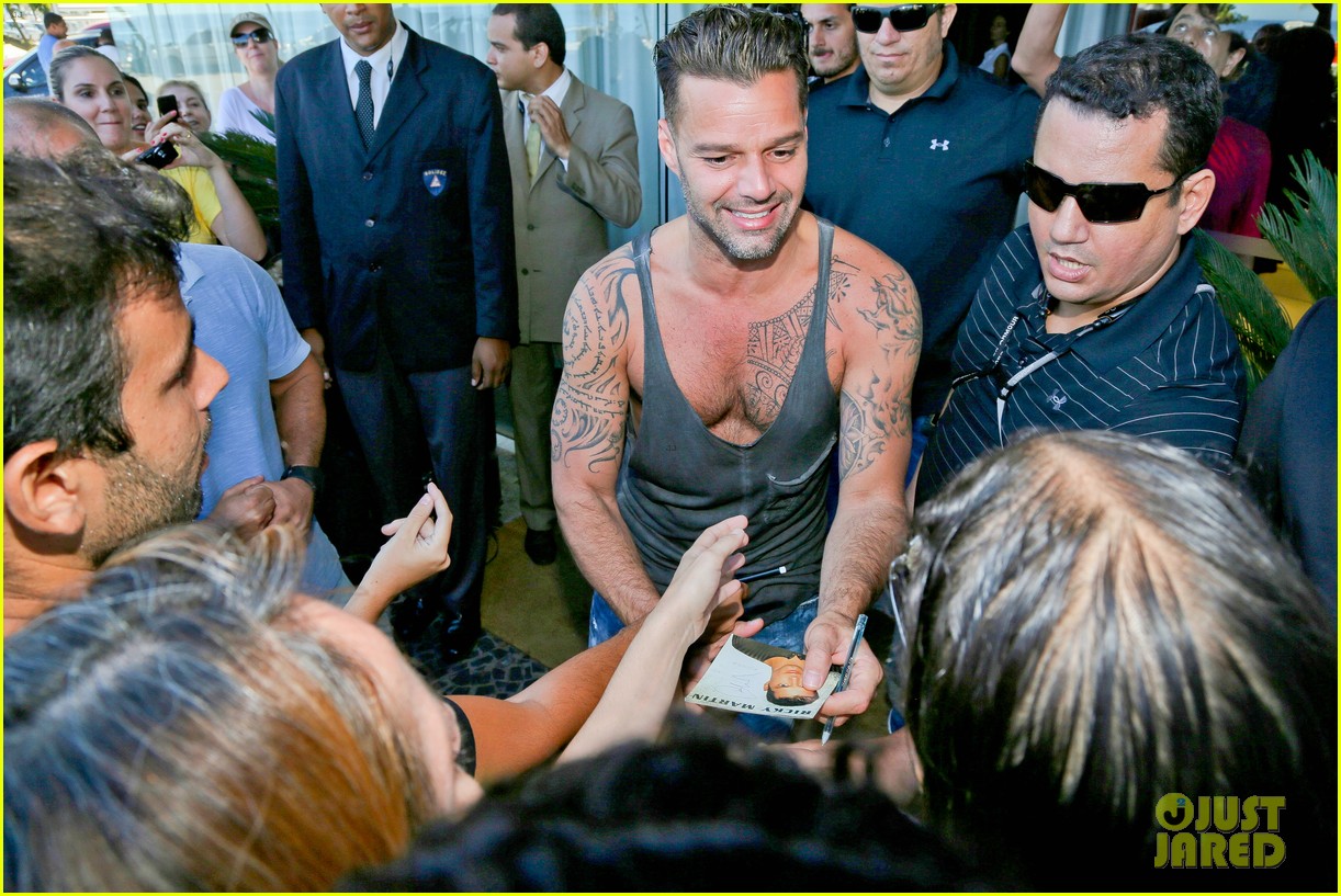 L'homme De Rio A Vida Loca Ricky Martin Films Music Video for World Cup Song 'Vida' in Rio!: Photo