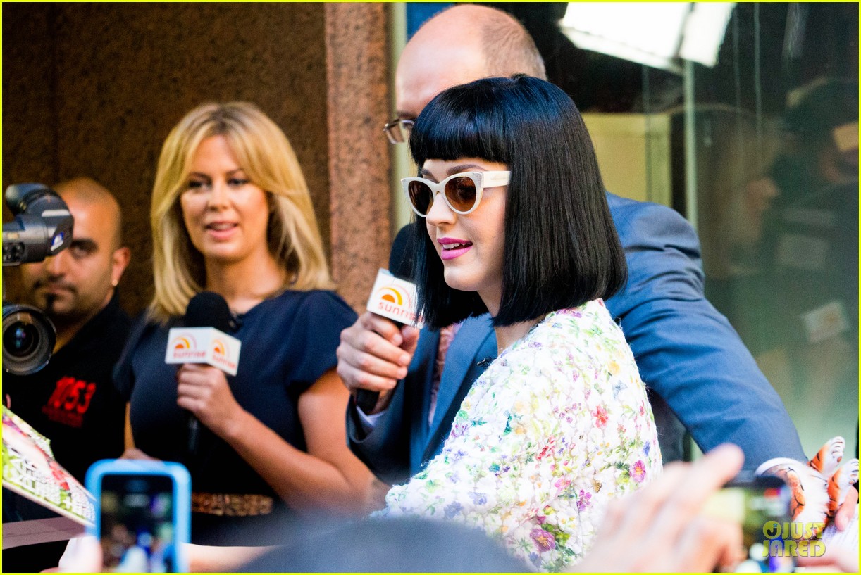Katy Perry Talks Miley Cyrus’ Infamous Tongue & Kissing Her!: Photo