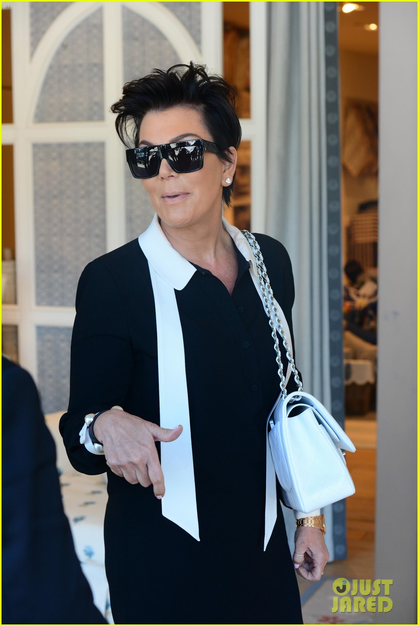 Khloe Kardashian Endorses The Messy Bun Hairstyle Wears Her Hair