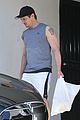 jeremy renner bulging biceps superhero workout 05