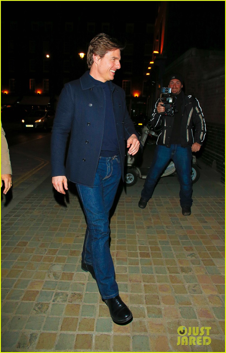 Tom Cruise Jumped On Oprah S Couch Nearly Nine Years Ago Photo