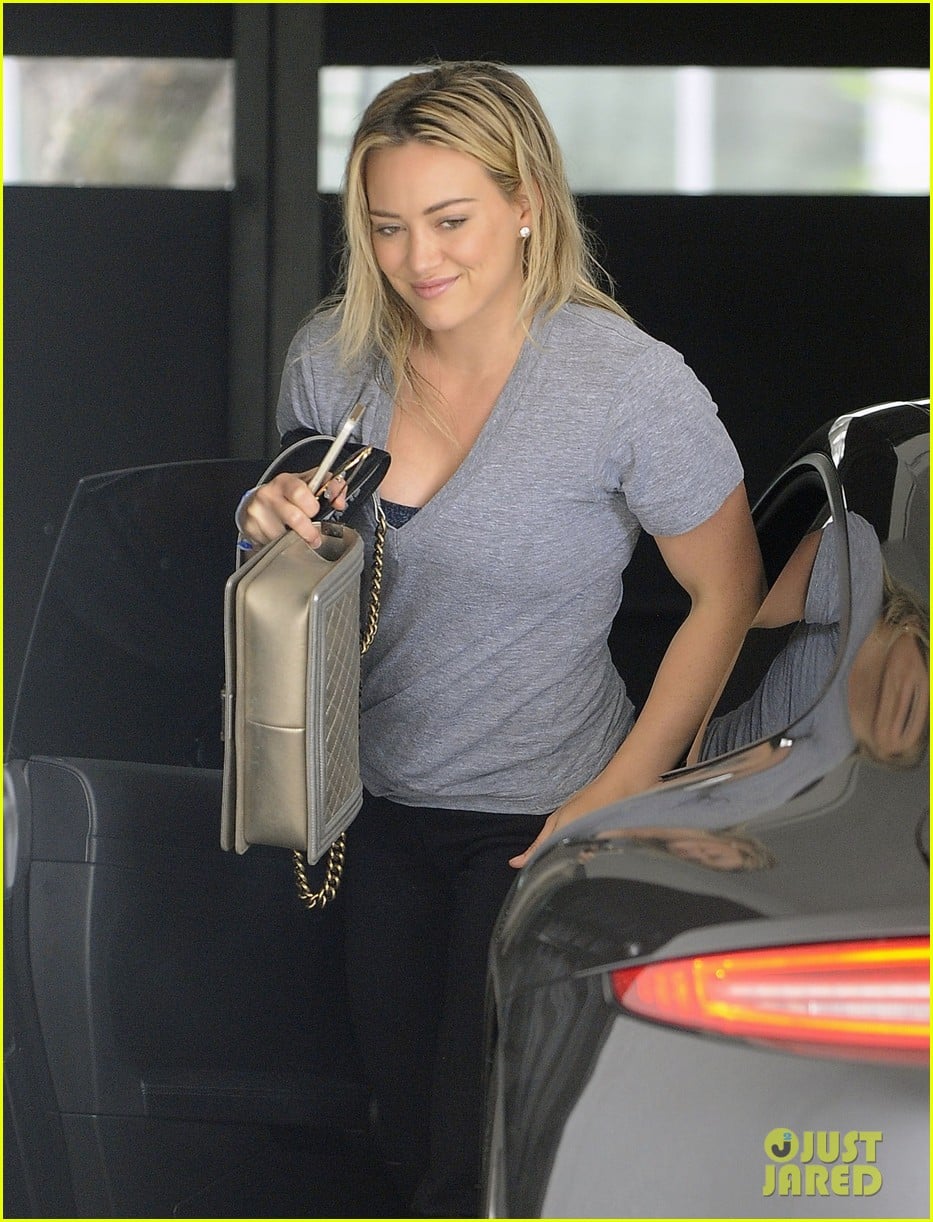Hilary Duff Shows Her Impressive Strength With Total Body Gym Workout Photo 3108760 Hilary Duff Pictures Just Jared