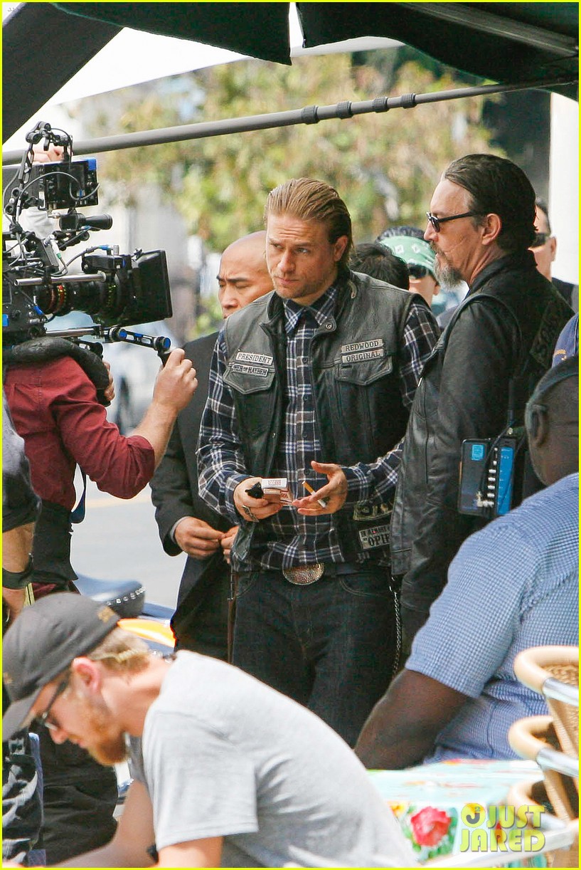 Charlie Hunnam Gets All Made Up on &lsquo;Sons of Anarchy&rsquo; Set: Photo 3124255