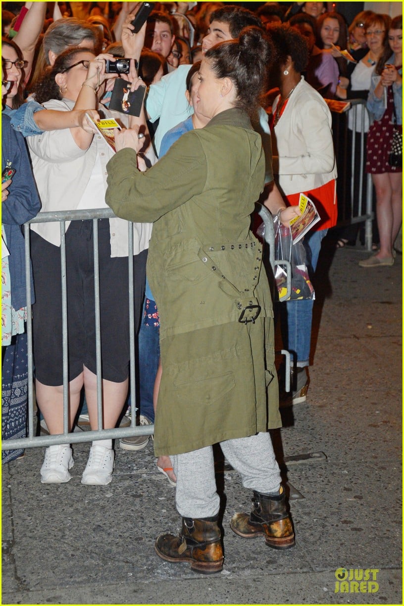 Idina Menzel Wants John Travolta to Sing 'Grease' Song For His Oscars