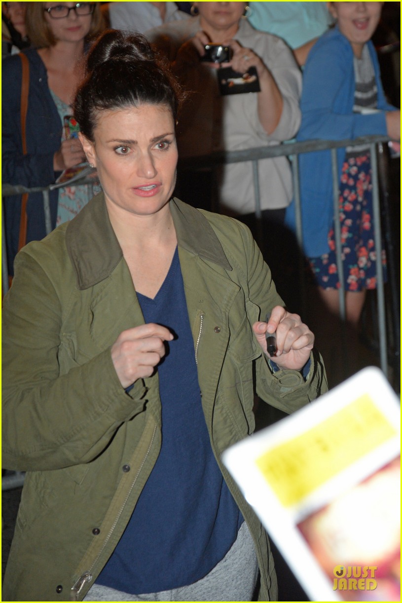 Idina Menzel Wants John Travolta to Sing 'Grease' Song For His Oscars