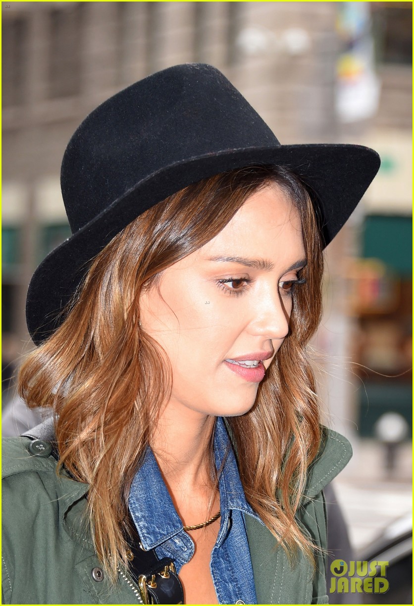 Jessica Alba Raves About Zach Braff's 'Bullets Over Broadway'!: Photo