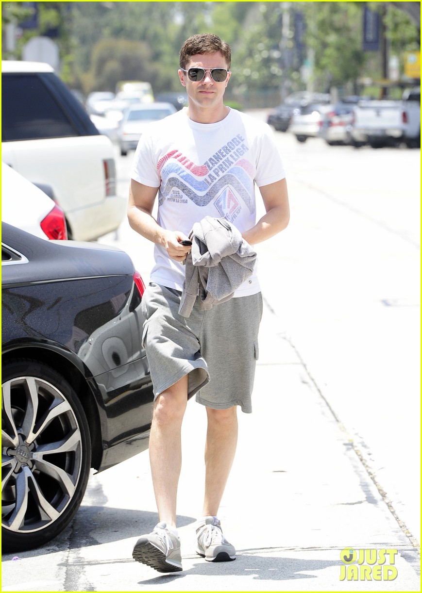 Topher Grace Makes One Fan�s Day at the Gym! Photo Topher Grace Makes One Fan�s Day at the Gym! Photo