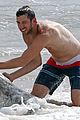 zachary levi shirtless hawaii beach vacation 10