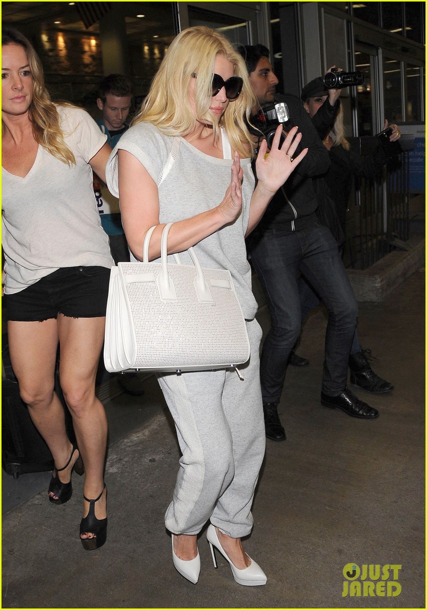 Jessica Simpson Pairs Heels with Sweatpants at LAX: Photo 3134646