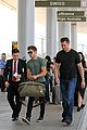 zac efron muscles cant be ignored at lax airport 20