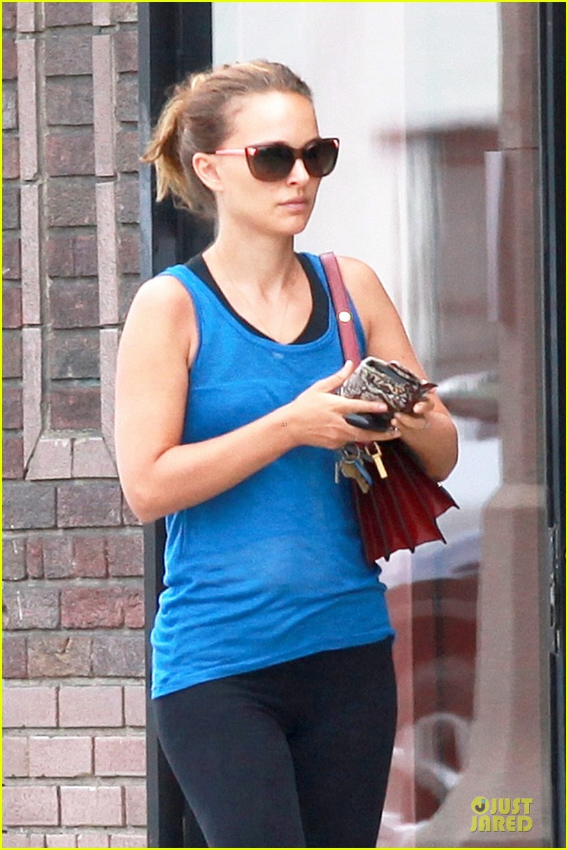 Natalie Portman's Toned & Strong Arms Are On Full Display
