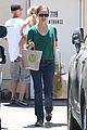 natalie portman goes green healthy at m cafe 01