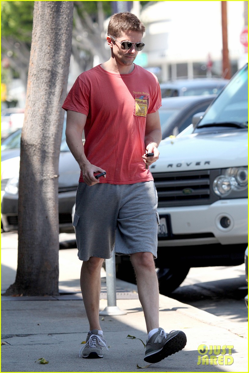 Topher Grace & Susan Sarandon Work Out the Details of a Topher Grace & Susan Sarandon Work Out the Details of a