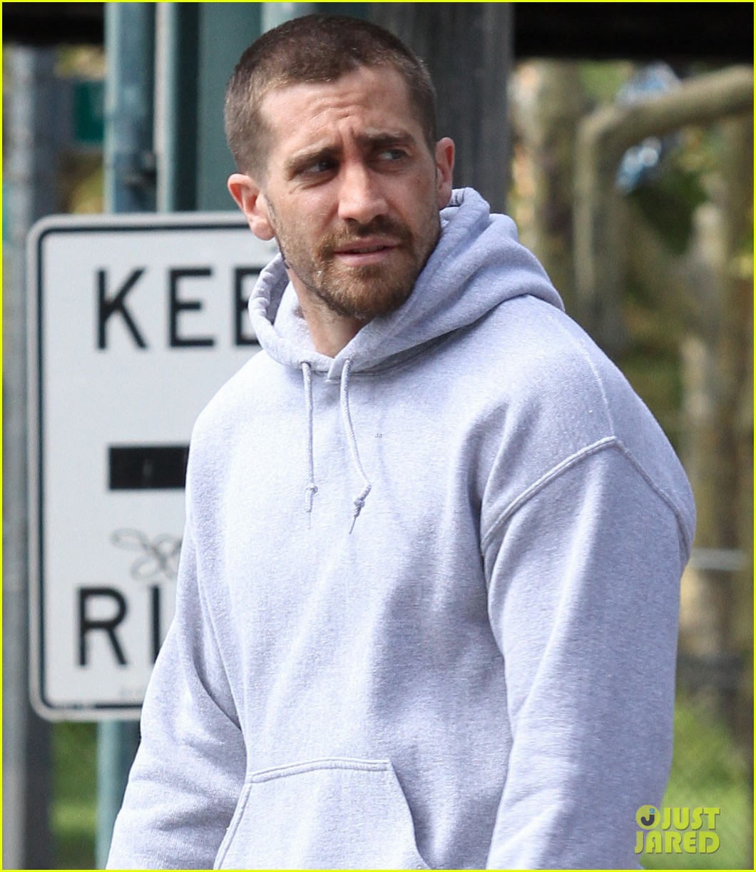 Jake Gyllenhaal Looks Great Even with Facial Injuries for ...